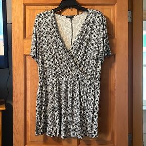 Black and white V-neck short sleeved elastic waist blouse.